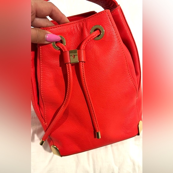 Vince Camuto neon red-orange bucket bag! This bag is In great condition,like new - Picture 6 of 16